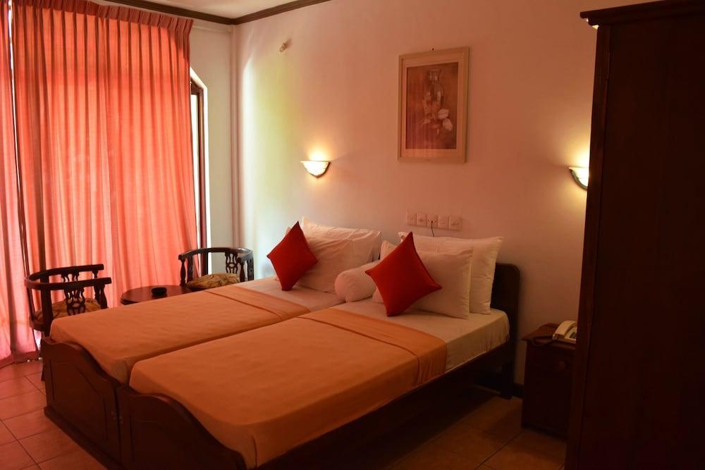 Hotel Lagoon Paradise Negombo Dış mekan fotoğraf