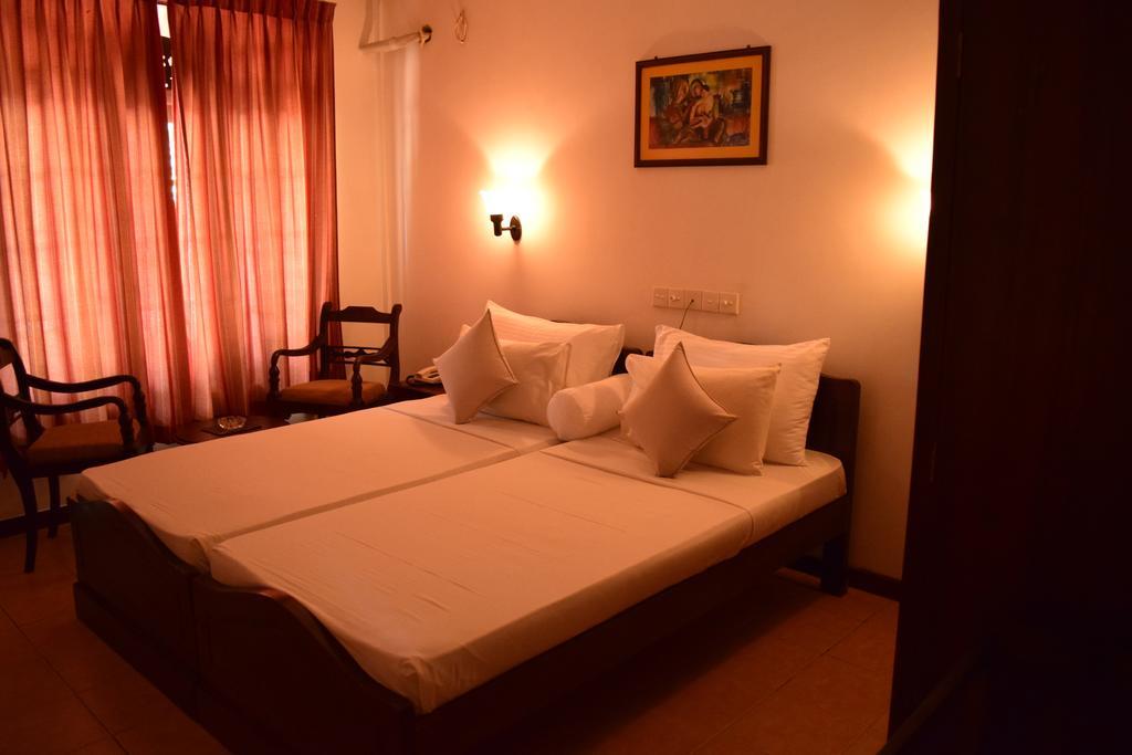 Hotel Lagoon Paradise Negombo Oda fotoğraf