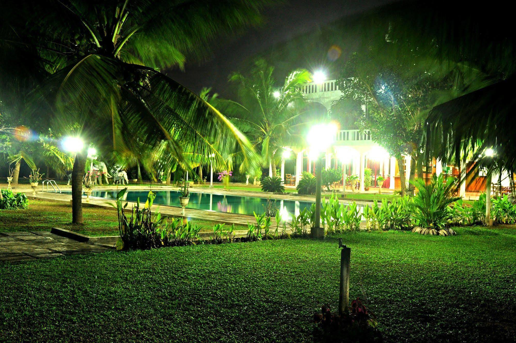 Hotel Lagoon Paradise Negombo Dış mekan fotoğraf