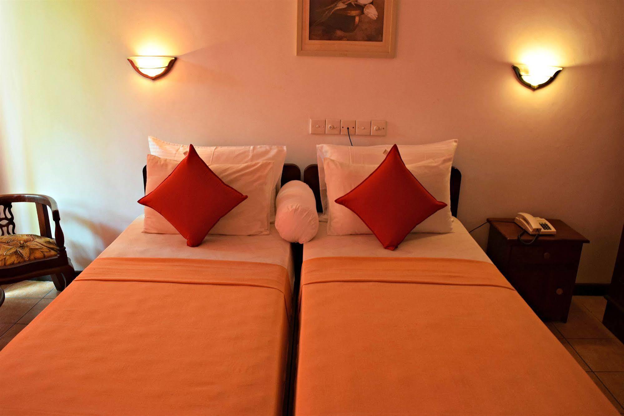 Hotel Lagoon Paradise Negombo Dış mekan fotoğraf