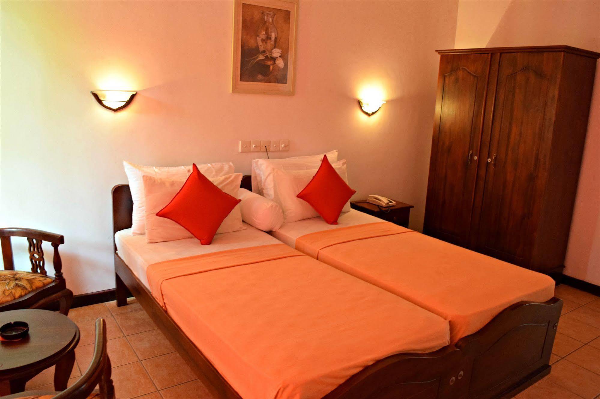 Hotel Lagoon Paradise Negombo Dış mekan fotoğraf