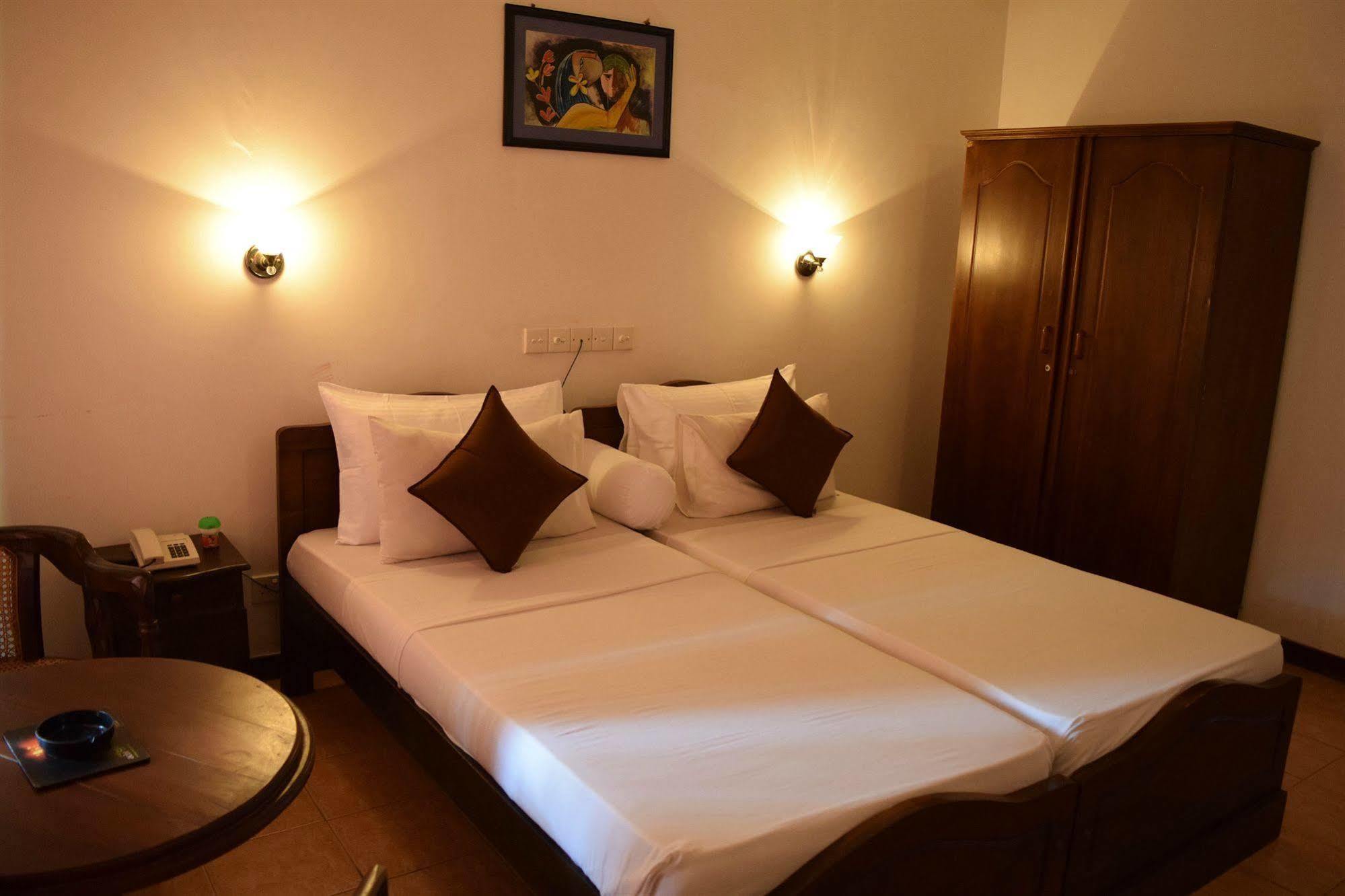 Hotel Lagoon Paradise Negombo Dış mekan fotoğraf