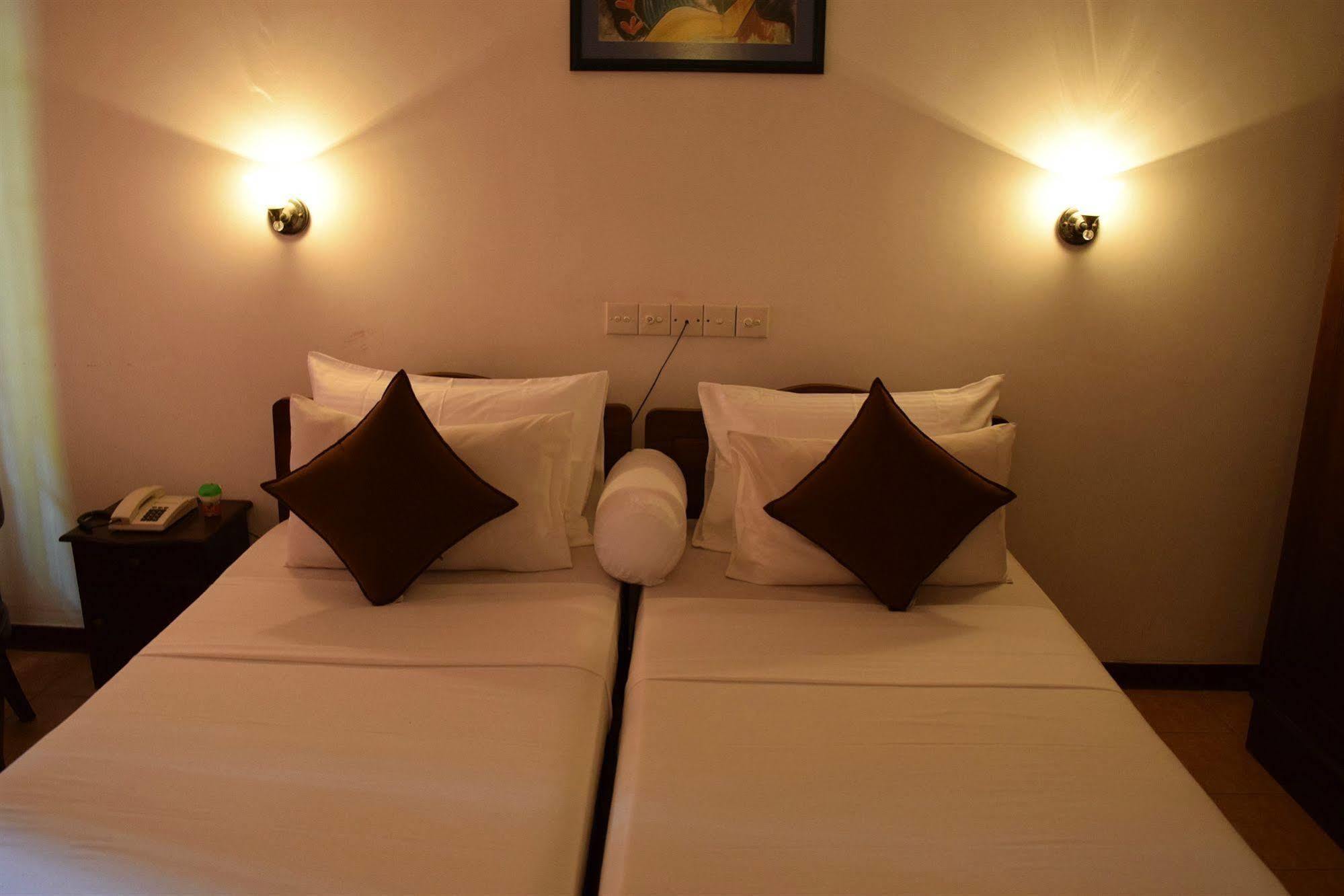 Hotel Lagoon Paradise Negombo Dış mekan fotoğraf