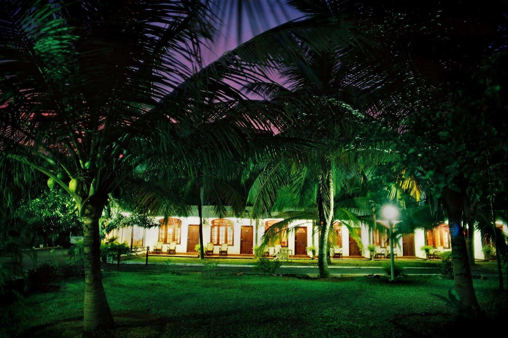 Hotel Lagoon Paradise Negombo Dış mekan fotoğraf