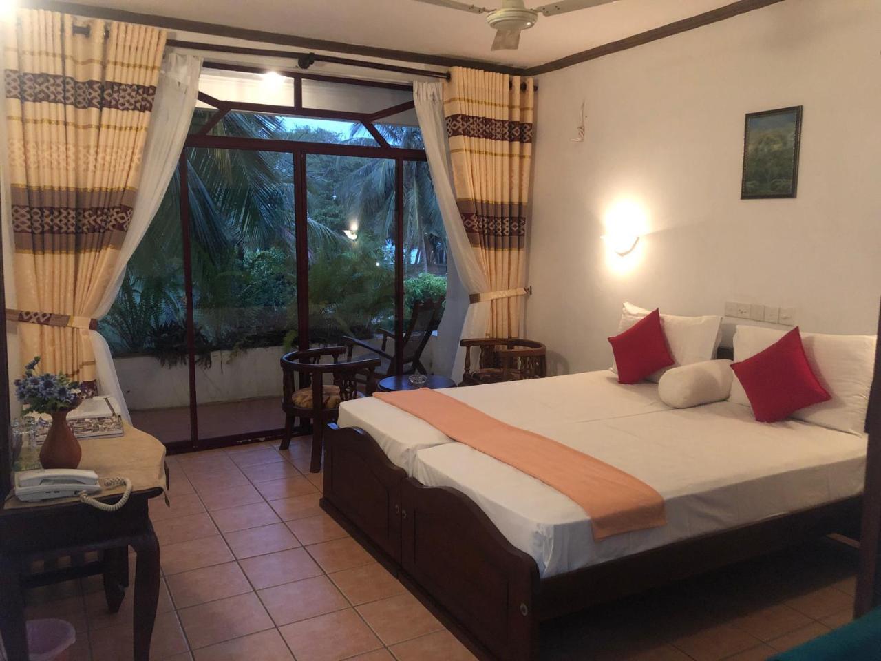 Hotel Lagoon Paradise Negombo Dış mekan fotoğraf